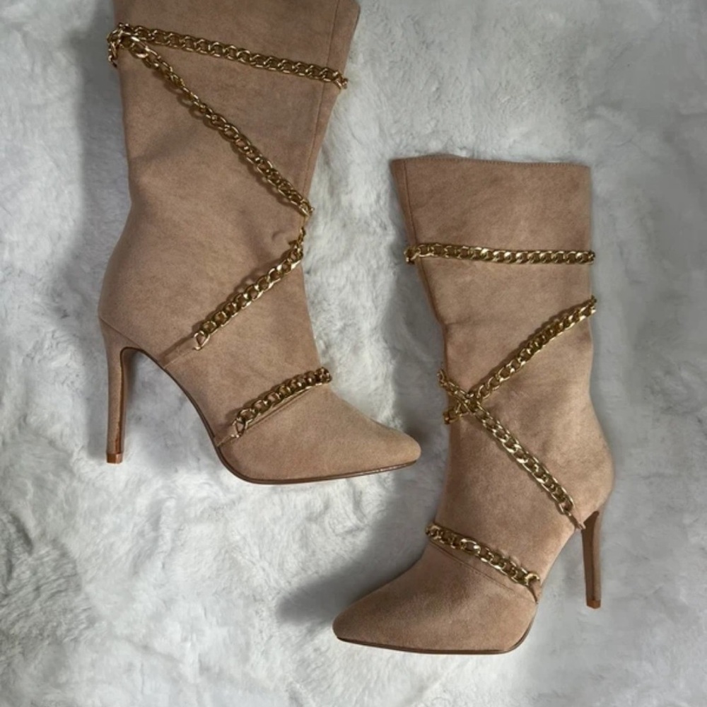 Fashion Nova Tan Heeled Boots with Gold Chain